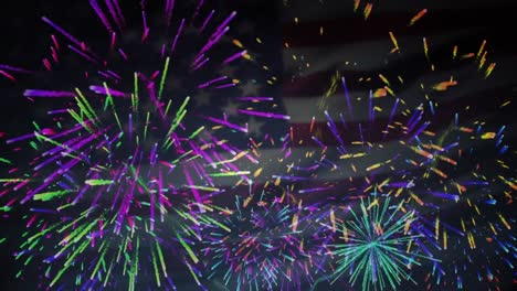animación de fuegos artificiales explotando sobre la bandera estadounidense ondeando