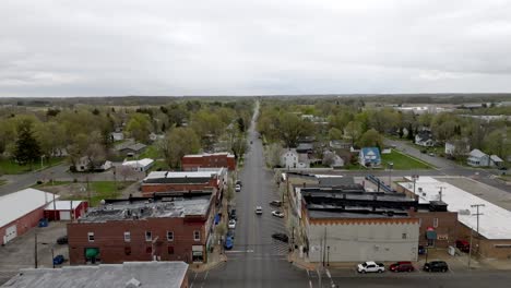Freemont,-Indiana-downtown-with-drone-video-moving-down