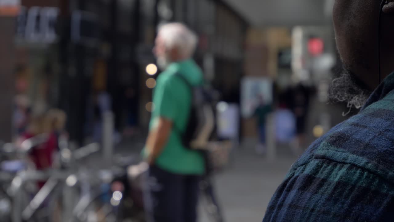 toma por encima del hombro de la bulliciosa bonn square en oxford 01