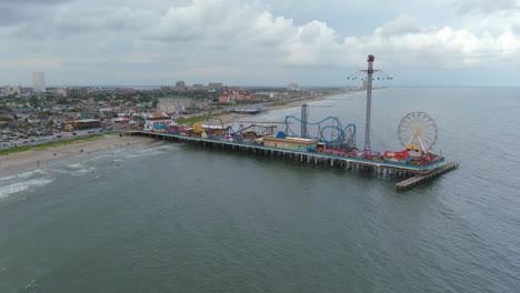 Luftaufnahme-Des-Piers-Vor-Der-Küste-Von-Galveston-Island,-Texas