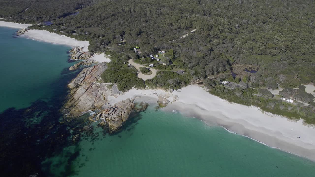 Cosy Corner North, Swimcart Beach in Tasmania, Australia - Scatto con drone