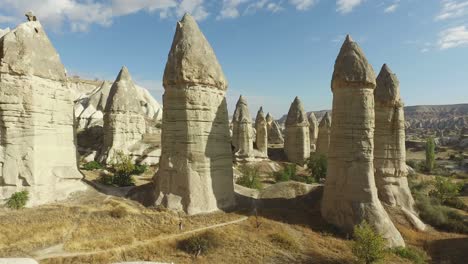 formaciones rocosas volcánicas chimeneas de hadas en capadocia, turquía.
