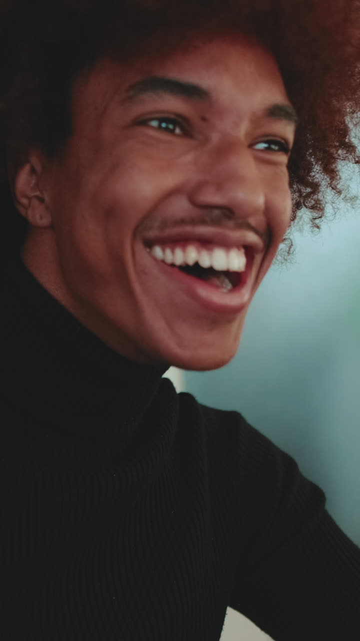 Ritratto di un uomo sorridente