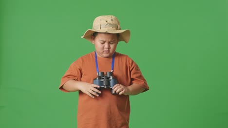 el niño explorador decepcionado