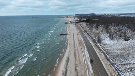 Im-Winter-Drängen-Sie-Entlang-Der-Westküste-Michigans-Nach-Norden