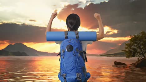 una mujer disfrutando de una caminata al atardecer.