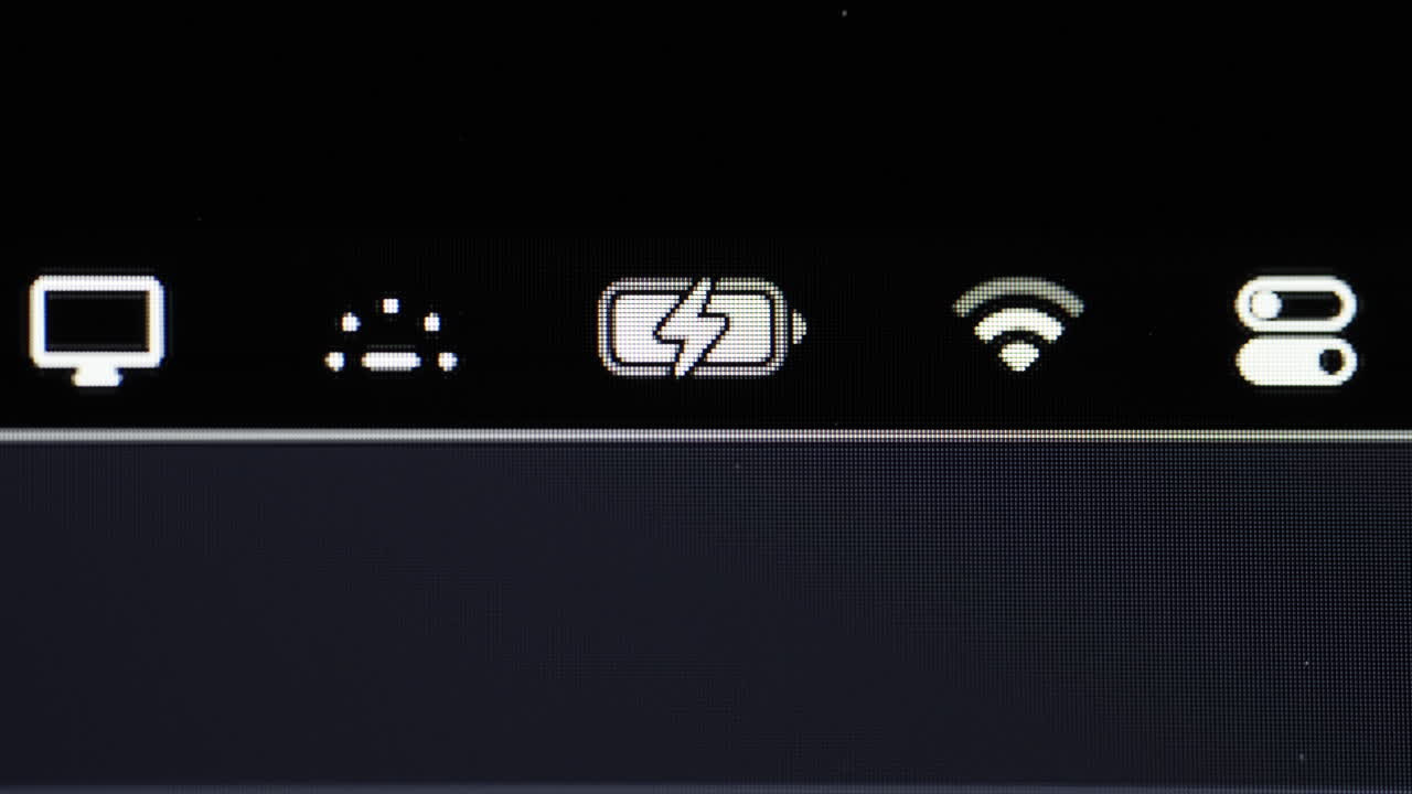 애플 노트북 배터리 충전 완료, 화면 클로즈업