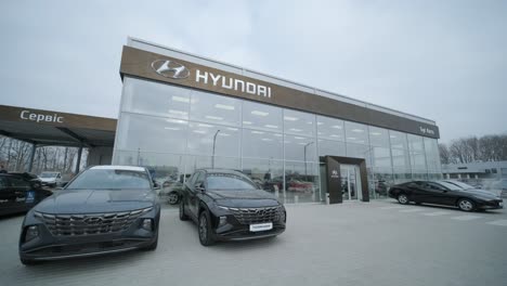 hyundai car dealership. an overview of the new prestigious cars in the showroom. сars for sale in official dealer of hyundai