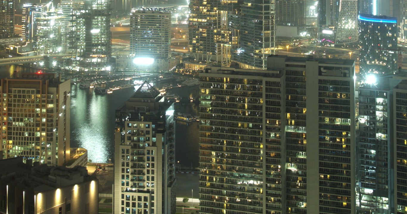 Time-lapse do Horizonte da Dubai Marina em Transição do Dia para a Noite