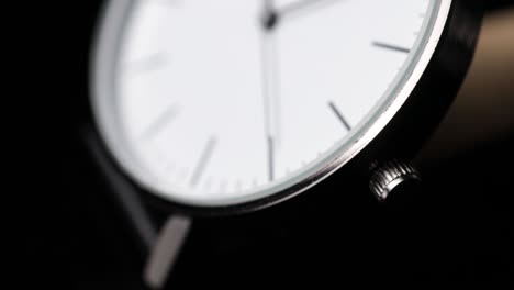 white analog wristwatch