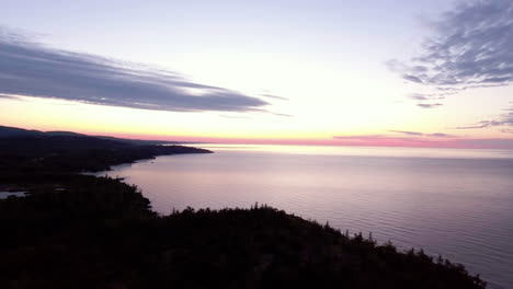 vista aérea del lago superior al atardecer