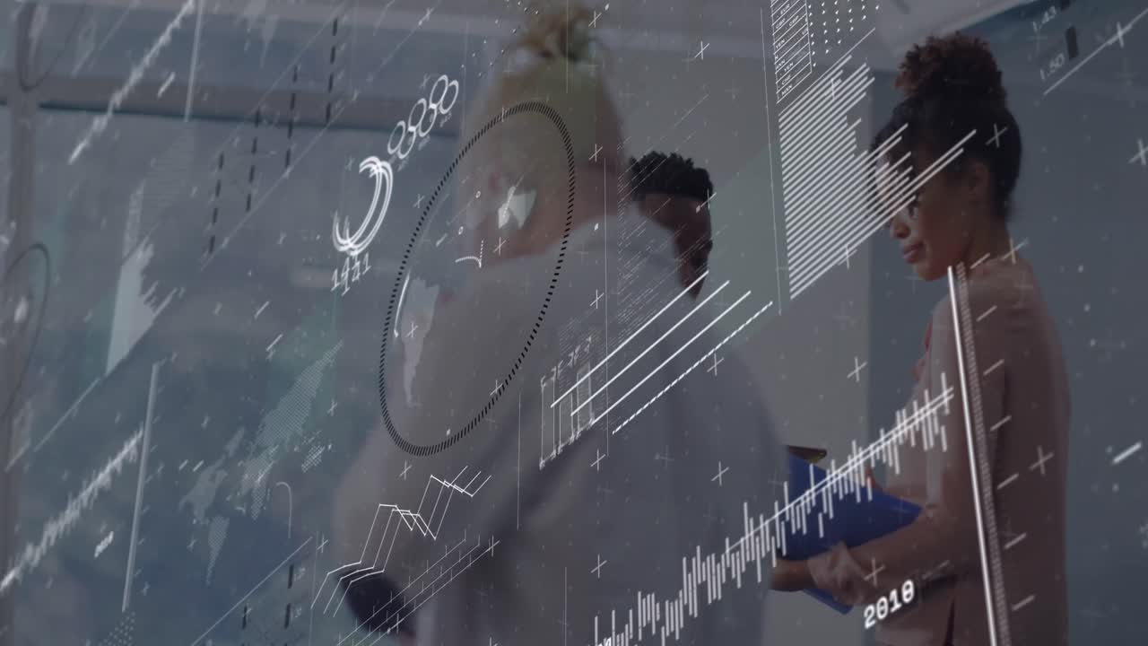 사무실에서 토론하는 다양한 남성과 여성에 대한 데이터 처리와의 인터페이스의 애니메이션