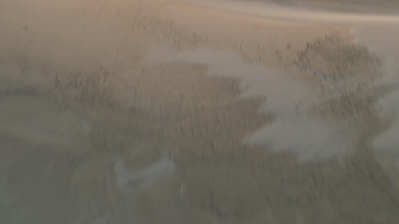 Luftfoto tekstur af stærkt kontrasterende sandklitter og skygger