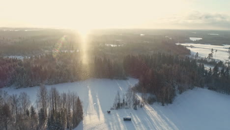 Vista-Aérea-Hermoso-Amanecer-Sobre-La-Naturaleza-Y-El-Campo-Cubiertos-De-Nieve