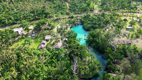 Luftdrohnenlandschaftsansicht-Der-Blauen-Lagune,-Reisetourismus,-Badeort,-Urlaubsziel,-Dschungel,-Regenwald,-Hafen,-Vila,-Eton,-Dorf,-Vanuatu,-Pazifikinseln,-4k