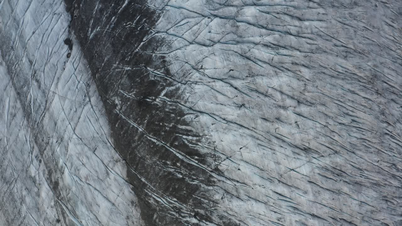 la antena muestra los pulmones del glaciar aletsch filmados desde arriba.