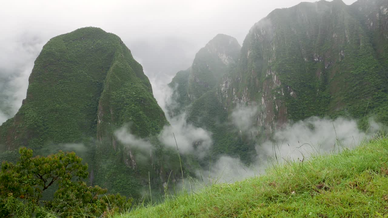 Những ngọn núi của Machu Picchu, Peru