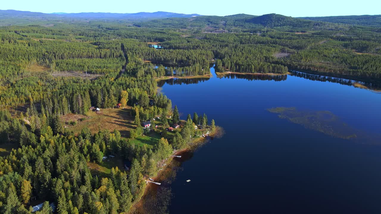 n dalarna sweden의 녹색 숲과 푸른 호수 siljan의 그림 같은 풍경 - 공중 촬영