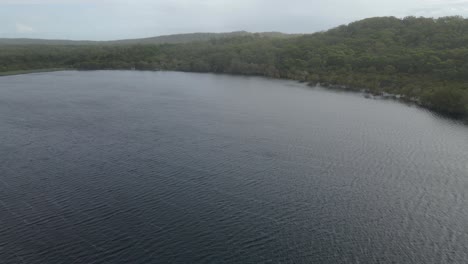 Brown-Lake-With-Tranquil-Waters-And-Lush-Forest-In-North-Stradbroke-Island,-QLD,-Australia