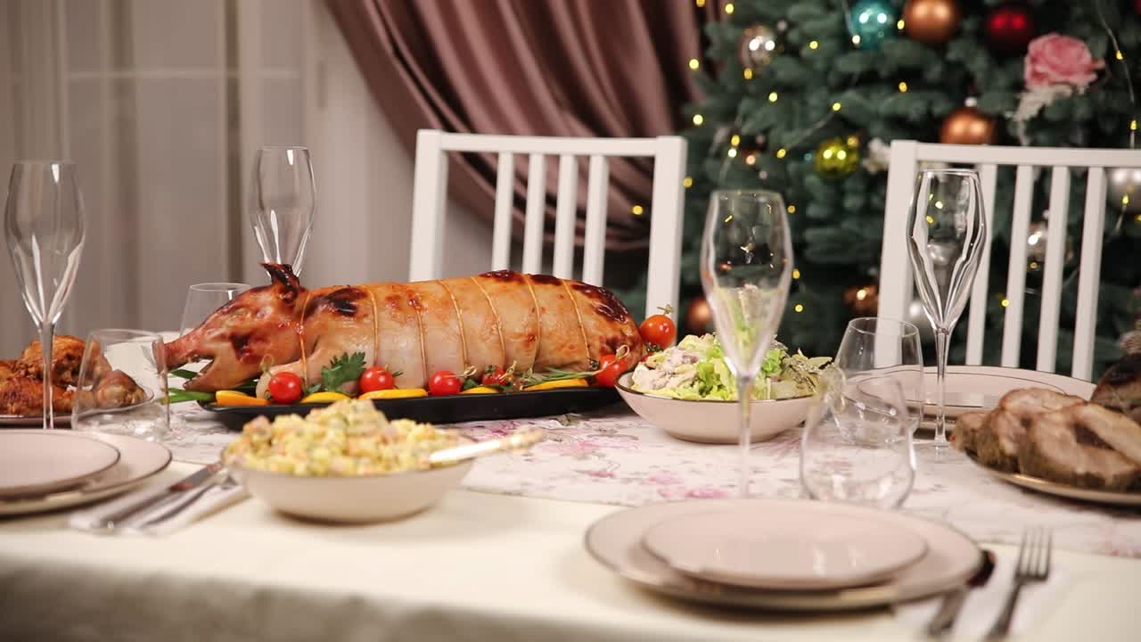 fiesta de navidad con cerdo asado