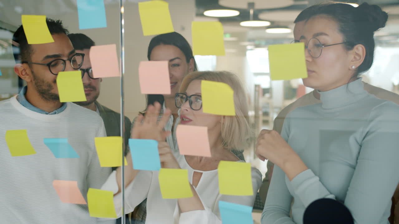 sesión de lluvia de ideas en equipo