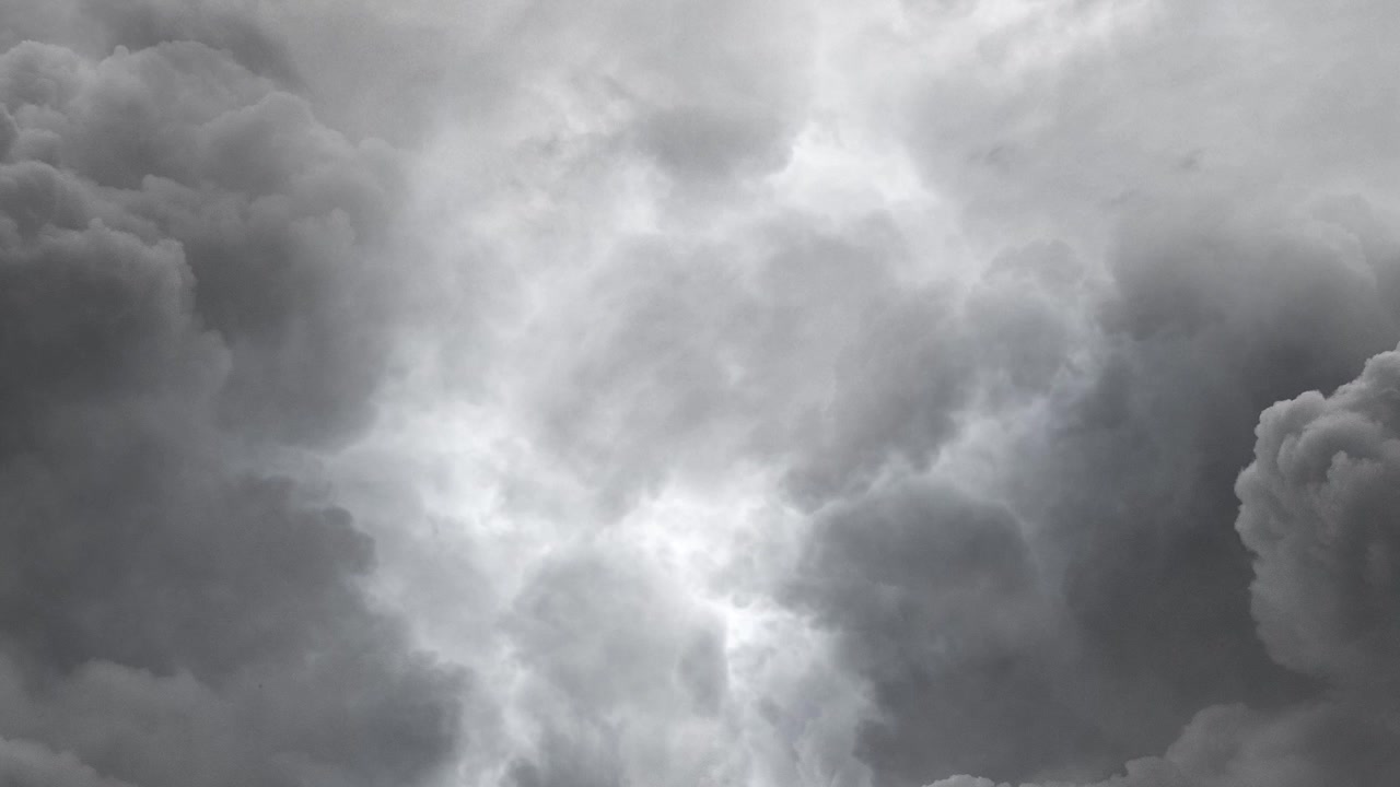 4k view of lightning strike in sky