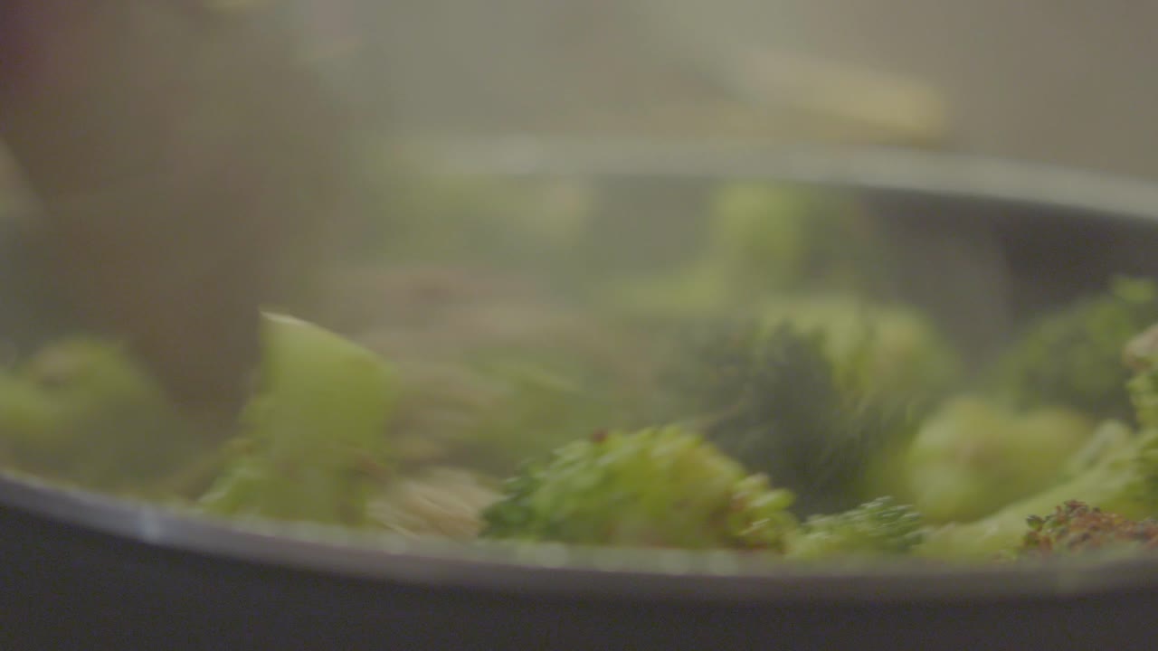 Cooking Broccoli and Tuna Stir-fry