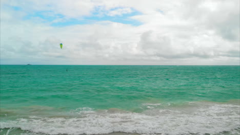 Antenne-Des-Drachenboarders-In-Der-Bucht-Von-Kailua