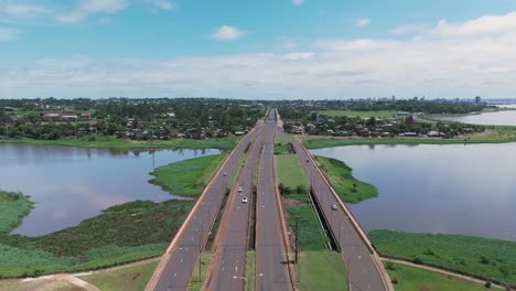una foto aérea del puente de la autopista zaiman en misiones, argentina