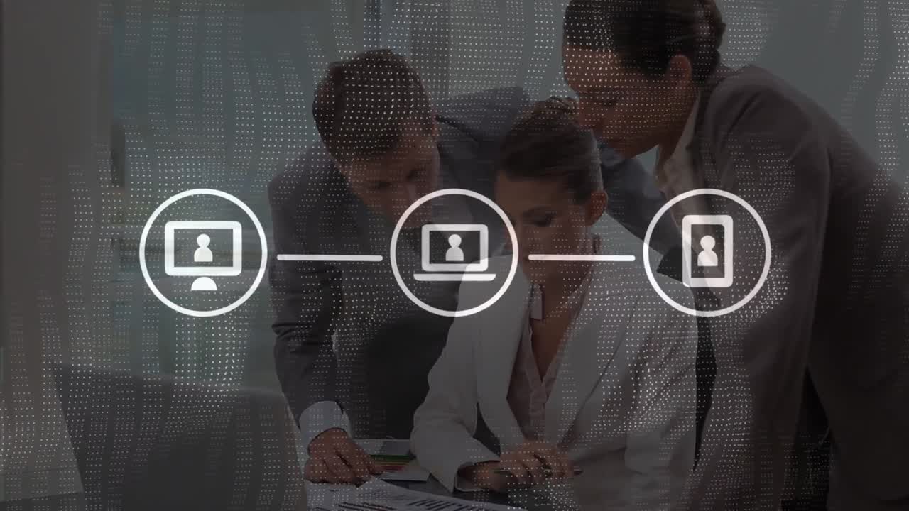 animación de iconos inalámbricos en el diagrama de flujo sobre compañeros de trabajo caucásicos discutiendo sobre la computadora portátil en la oficina