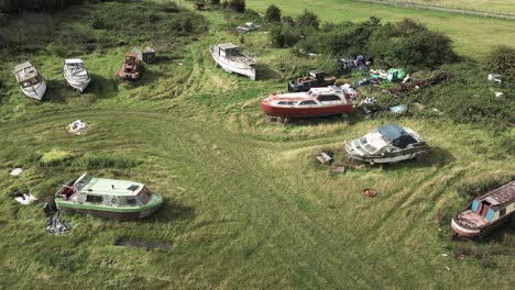 Vista-Aérea-De-La-Colección-De-Almacenamiento-De-Barcos-Estrechos-Y-Barcazas-Sobre-Redhill-Marina,-Nottingham