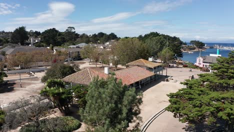 Low-close-up-aerial-shot-of-the-historic-Spanish-style-Custom-House-in-Monterey,-California