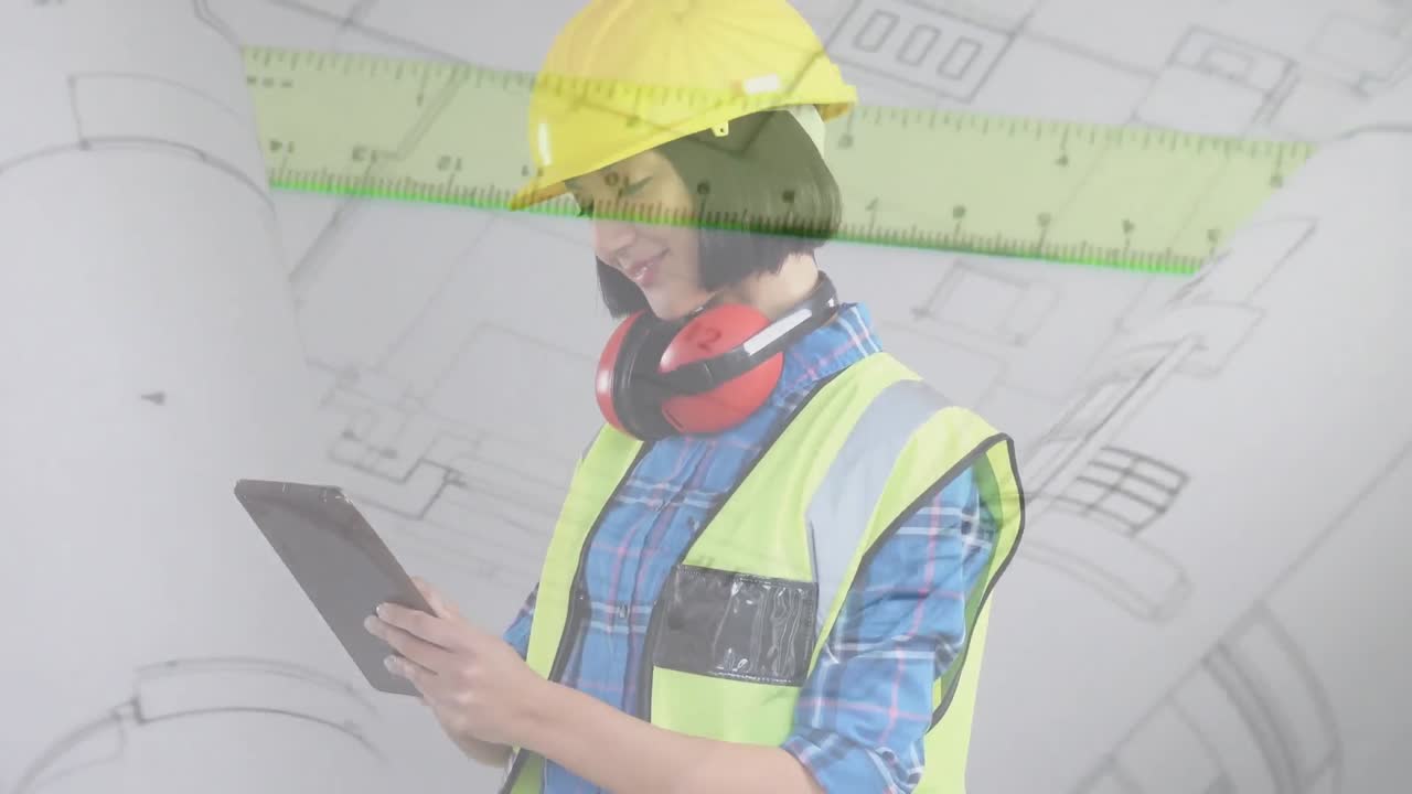 plan de diseño girando contra la arquitecta usando una tableta digital