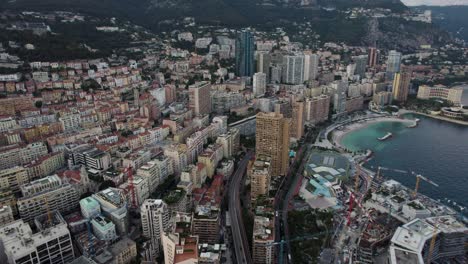 Pista-De-Carreras-Callejeras-Del-Gran-Premio-De-Fórmula-Uno-En-La-Costa-De-La-Ciudad-De-Mónaco,-Antena