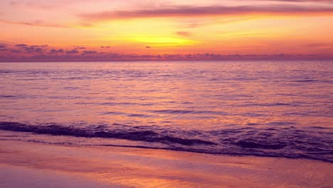hermoso atardecer o amanecer sobre el mar increíble cielo en la hora dorada paisaje marítimo fondo de la naturaleza