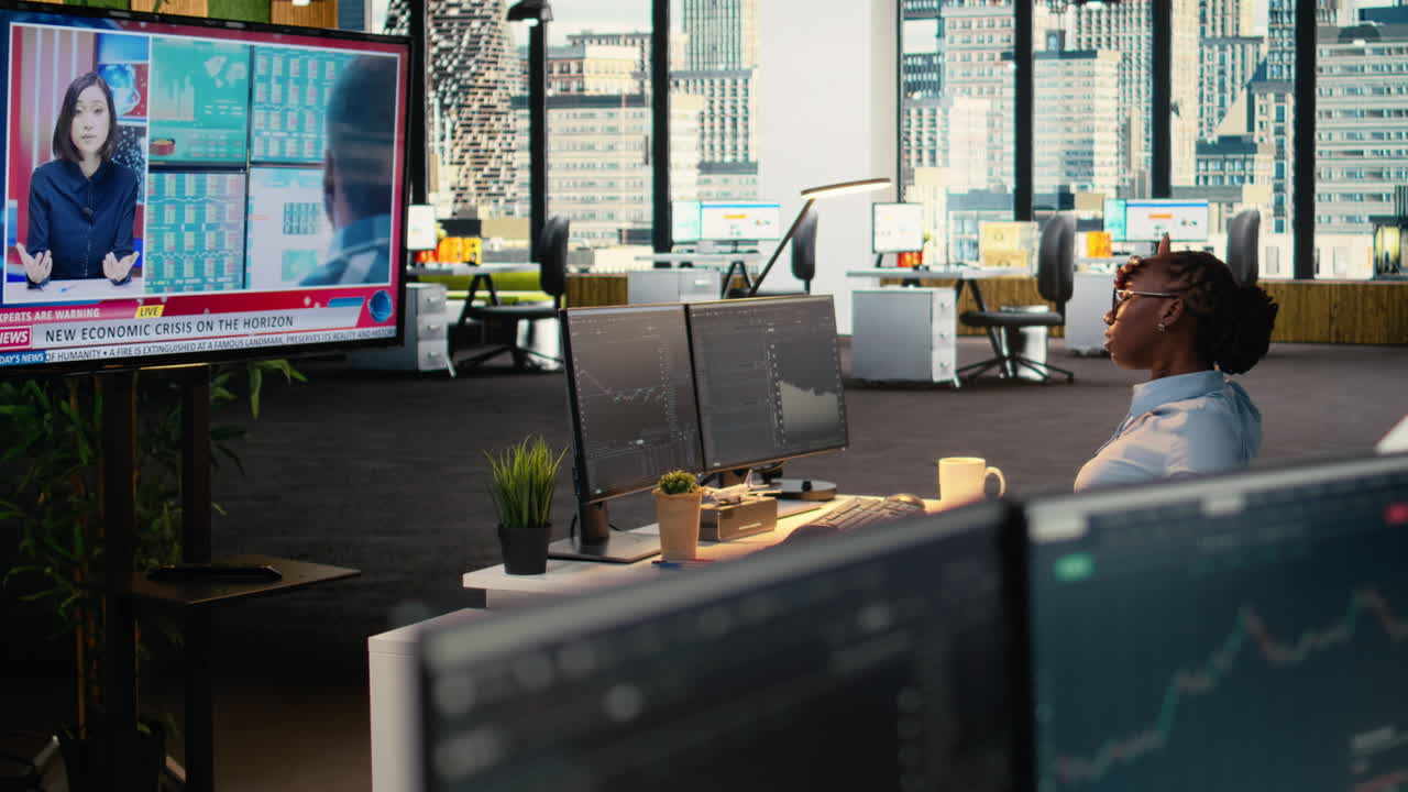 Traders in office follow breaking news TV coverage of rare Black Swan event