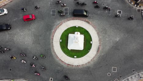 vista aérea del monumento tugu jogja o yogyakarta, indonesia
