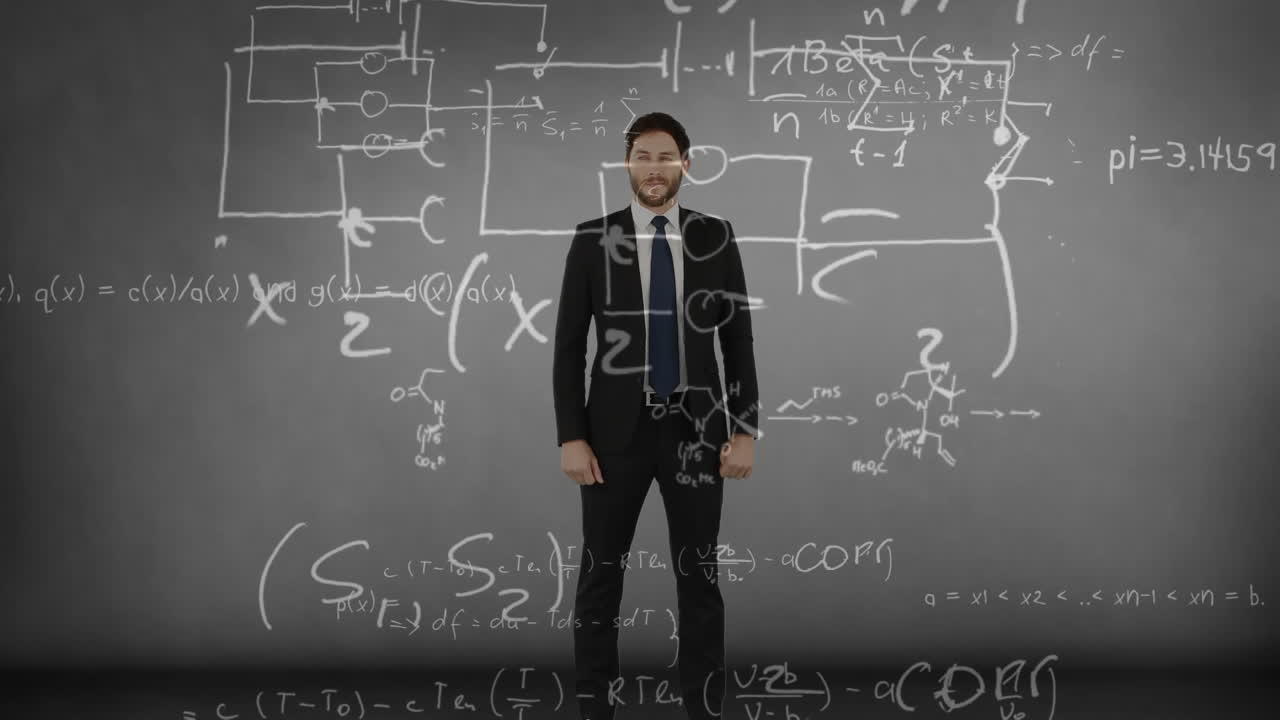 수학적 방정식 위에 자랑스럽게 서 있는 슈트 입은 남자.