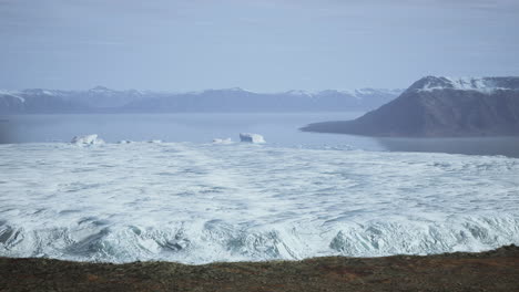 Alaskan-Glacier-in-the-winter