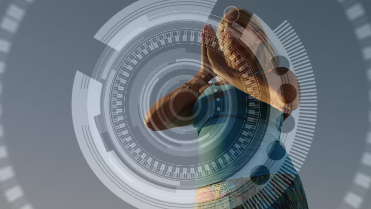 animación de escaneo de alcance sobre mujer meditando en la orilla del mar