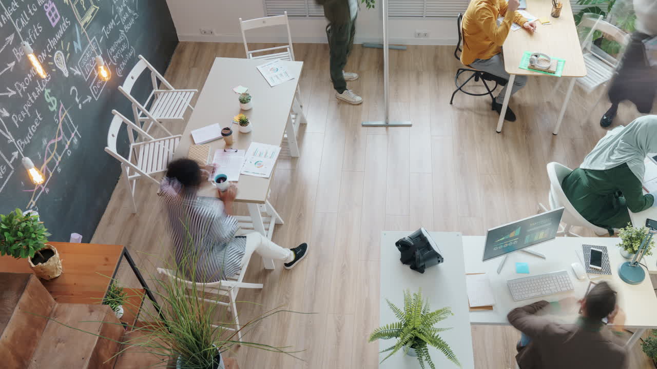 colaboración en equipo en una oficina moderna