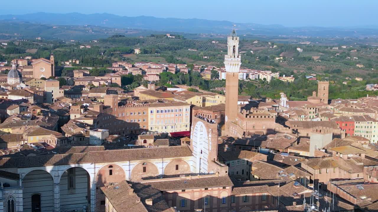 plaza del campo torre perfecta vista aérea de arriba vuelo ciudad medieval siena toscana italia