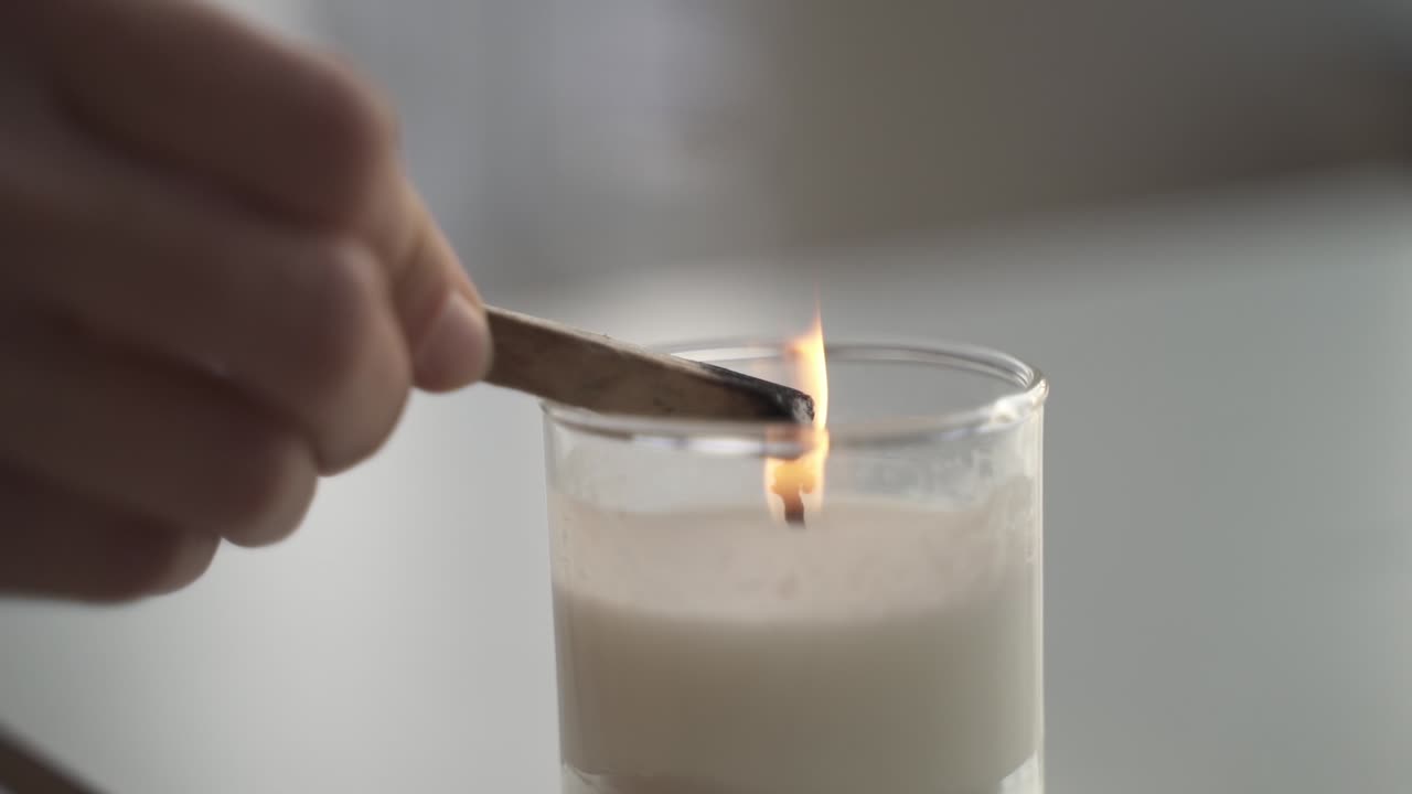 iluminación manual con guayaco o lignum vitae