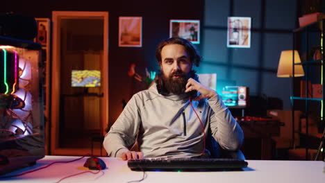 jugador luchando para derrotar a sus oponentes mientras juega un torneo de esports, insatisfecho con su rendimiento