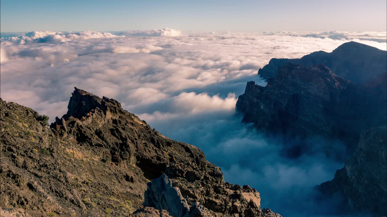 Mare di nuvole visto dalla cima dell'isola di La Palma
