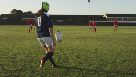 Rugbyspiel-Junger-Erwachsener-Frauen