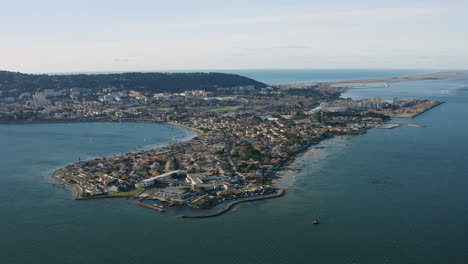 Pointe-Du-Barrou-In-Sète-Luftdrohnenaufnahme-über-Den-Etang-De-Thau-Mittelmeer