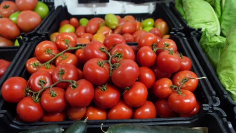 tomates rojos frescos y deliciosos