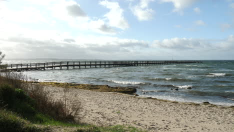 Playa-Panorámica-En-Un-Día-Frío-De-Otoño