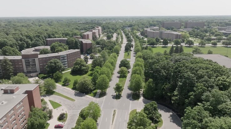 Michigan State University, ripresa aerea con drone di Shaw vicino ai dormitori.